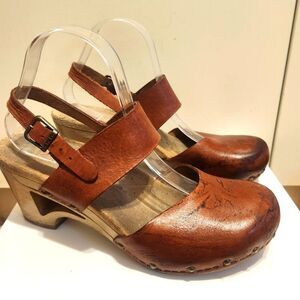 Dansko "Thea" Brown Distressed Leather Wide Strap Clogs sz.10/49 Ret.$150